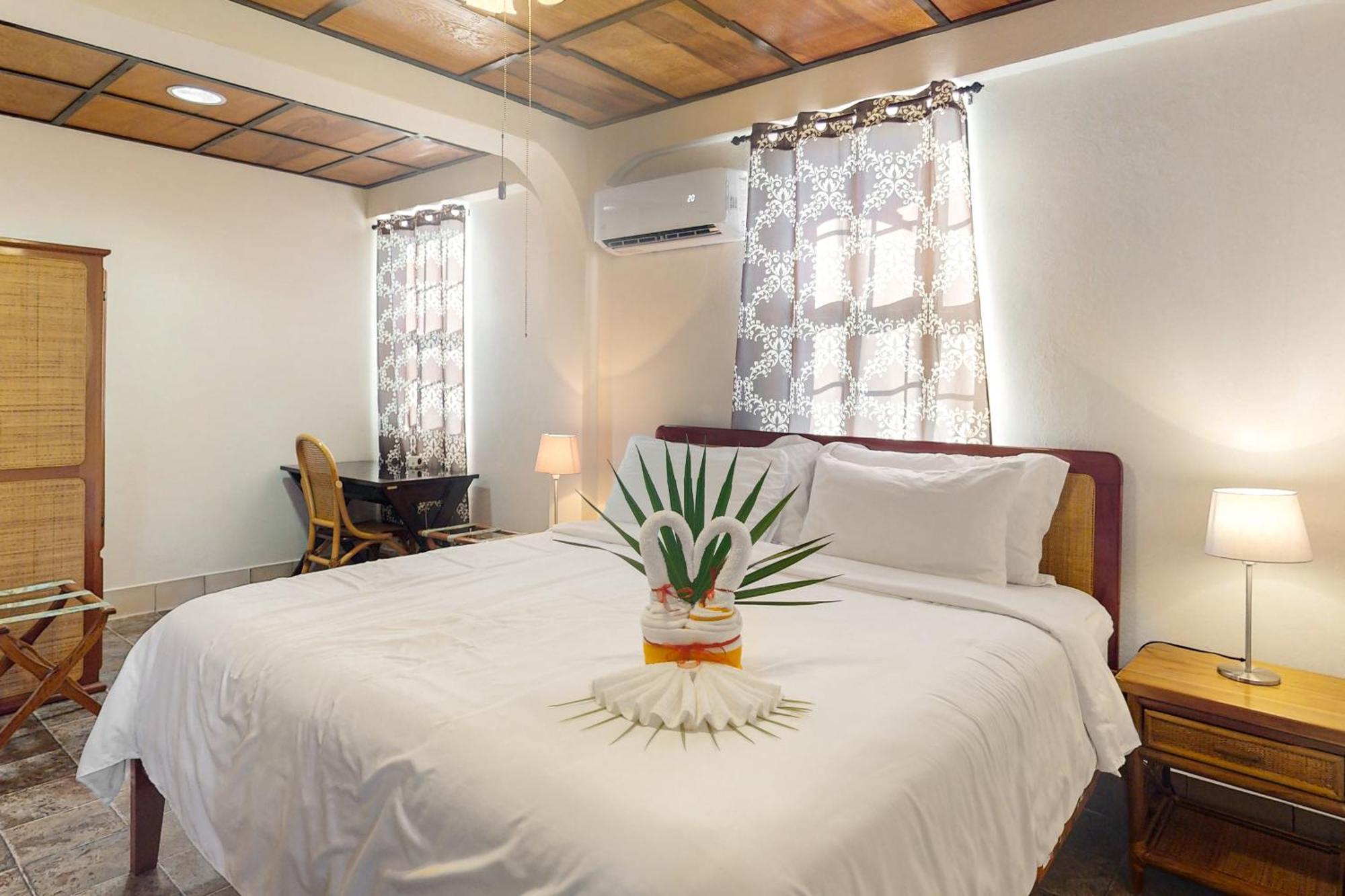 Hummingbird Home Suites San Pedro  Cameră foto
