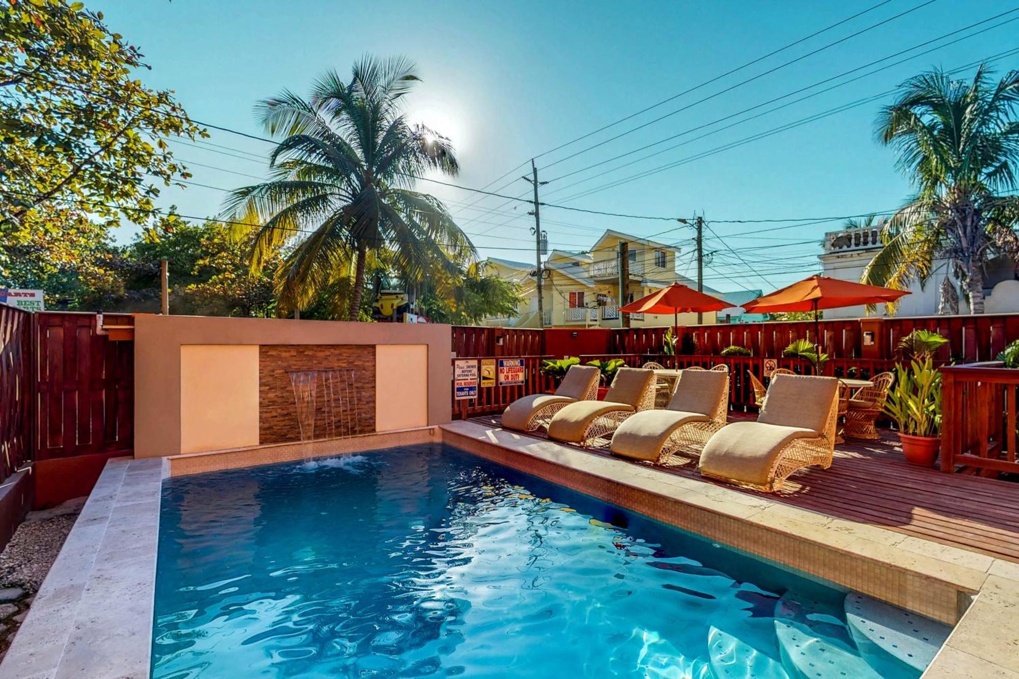 Hummingbird Home Suites San Pedro  Cameră foto