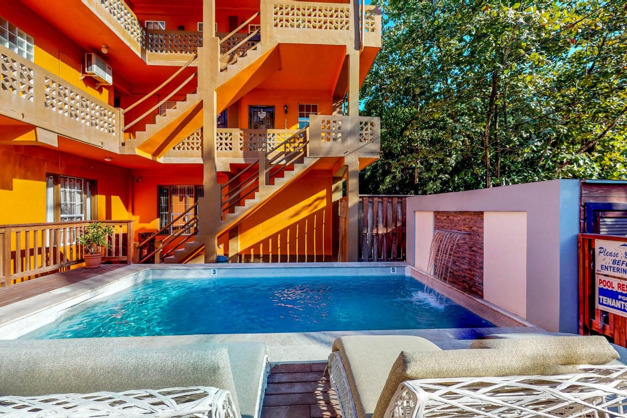 Hummingbird Home Suites San Pedro  Cameră foto